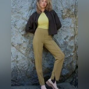 Athleta Brooklyn Heights Vienna Slim Pant Tapestry Gold
Size 20 New with tags